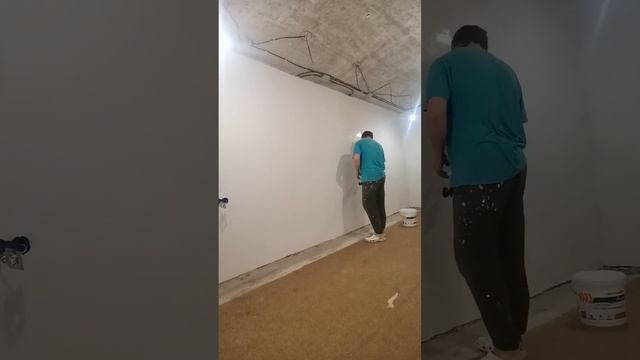Выравнивание стен под обои и поклейка обоев