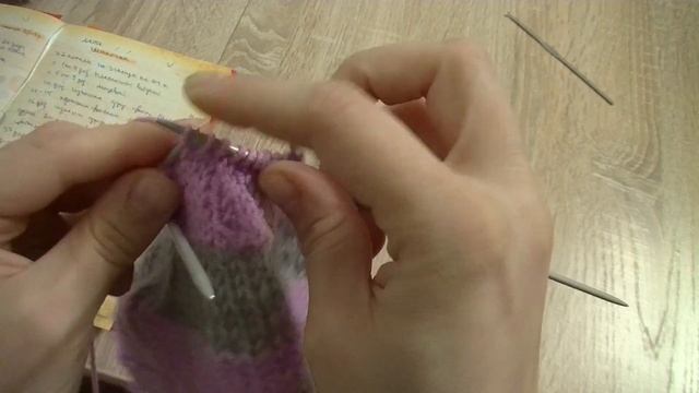 МК вяжем спицами шапочку для малышей от 0 и старше