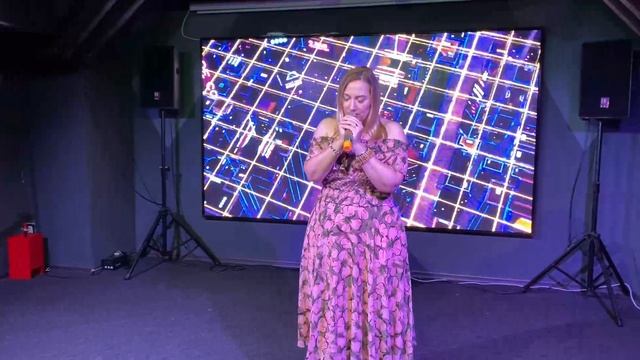 Отрывок песни Люди сбиваются в стаи © Sandra Amina 10.08.23 Диско Клуб  «ПРИТЯЖЕНИЕ»