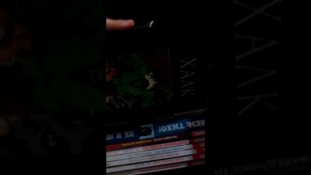 Стеллаж для книг  небольшое превью комиксов.