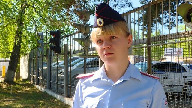 Знак закрывает сигнал светофора