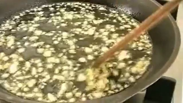 Креветки, жаренные с чесноком