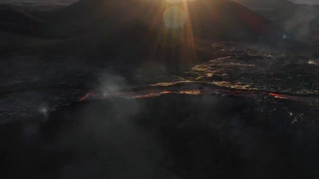 Вулкан уничтожает город. Эвакуация в Исландии