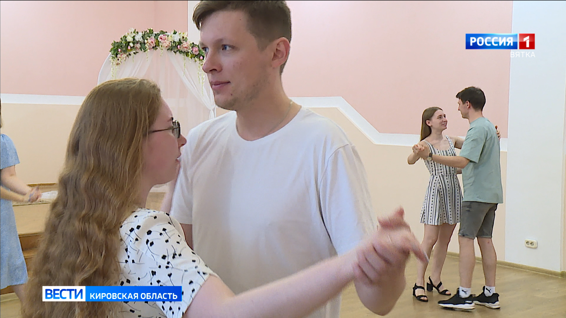 Кировских молодоженов научат танцевать свадебный вальс