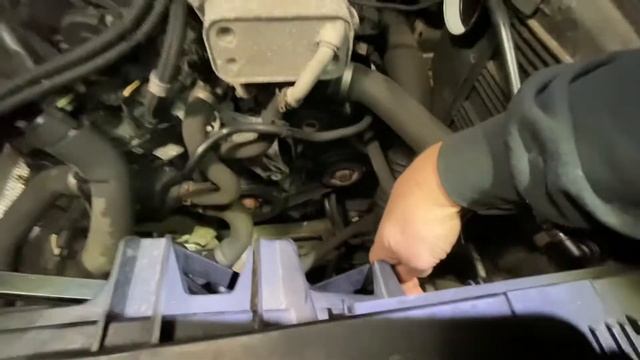 Radiator Fan Removal on BMW X3 N20 2.0 Turbo 2011-17 - Few Tools Needed