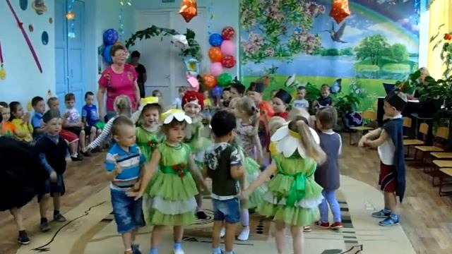 Утренник "Здравствуй лето" ,1 часть