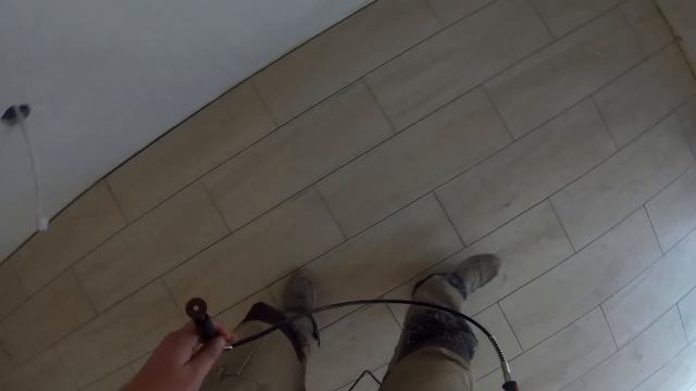 Удаление системы выравнивания плитки.