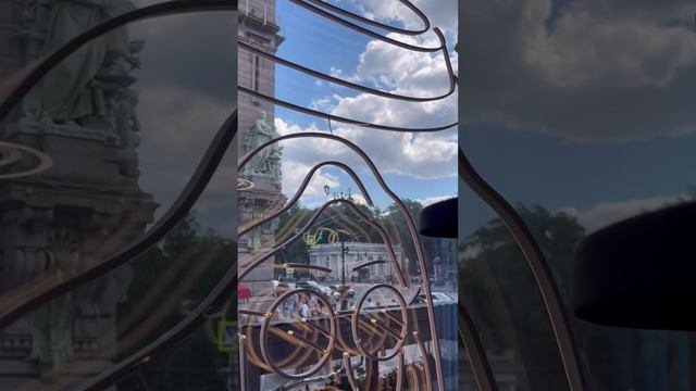 Уютная кофейня, где художник нарисует ваш портрет, а бариста сварит ароматный кофе ☕️. SOKOL COFFEE.