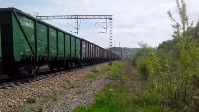Спешащее новьё. Электровоз 3ЭС5К-1006 "Ермак" с грузовым поездом и приветливой бригадой