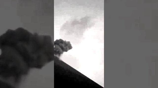Удар молнии в вулкан в Гватемале