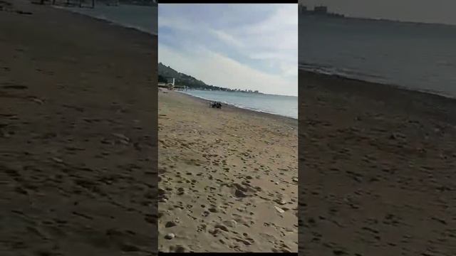 Аномальная жара зимой в Абхазии туристы купаются в море