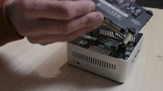 Mini PC da 200 euro: Intel NUC Core i3 (consigliato)