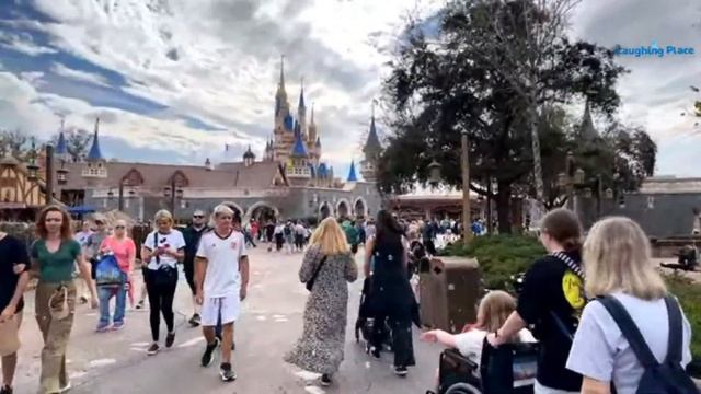 LIVE from Walt Disney World's Magic Kingdom!