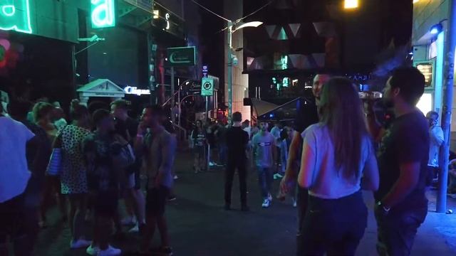 Paceville by Night - in giro di notte per il centro di Paceville, Malta