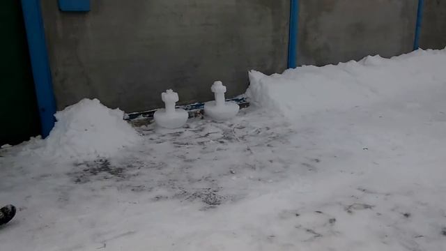 ВЛОГ - нашли на улице фигурки из снега.