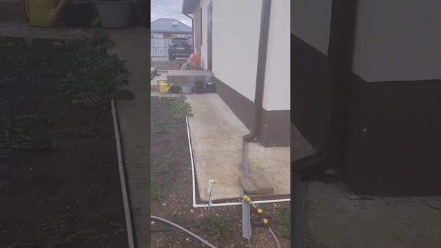 декабрь, вода с крыши и от соседей.