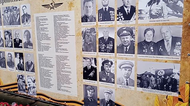 Ветераны Авиаторы возле стенда Ставропольского Авиаотряда. 8.05.2024г.