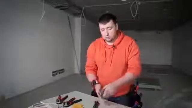 Обзор инструмента серии Вольтмастердля снятия изоляции с бесконтактным детектором напряжения