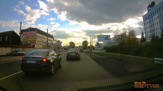 Видеорегистратор MIO MiVue 786 - дневная съемка