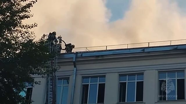Площадь пожара в здании на Пресненском Валу в центре Москвы составила 700 "квадратов", сообщили