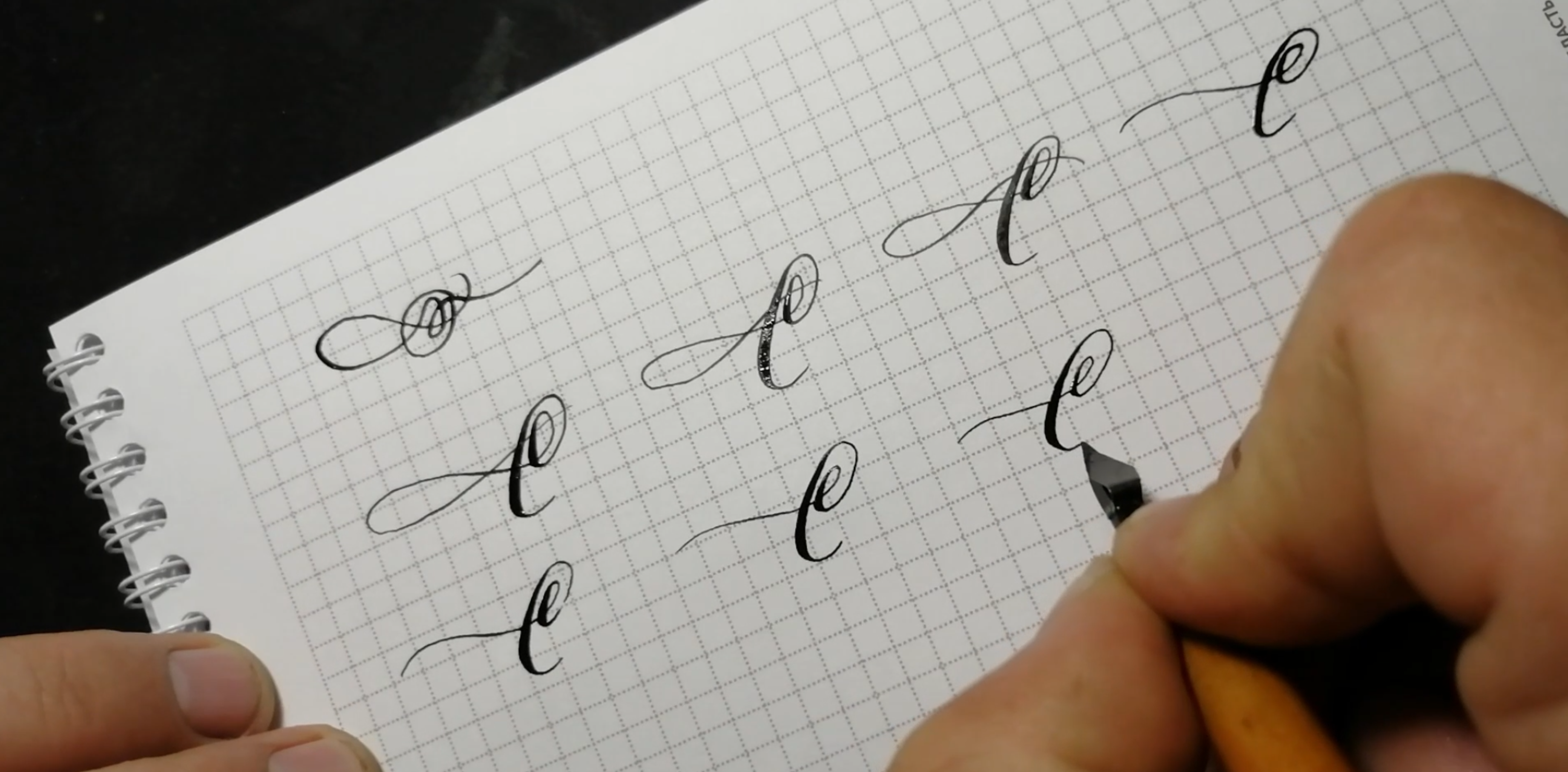 Как написать букву С остроконечным пером. Каллиграфическая тренировка. #каллиграфия