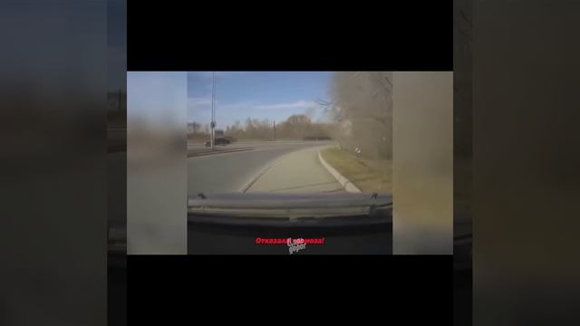 осторожно за рулём обезьяна с гранатой