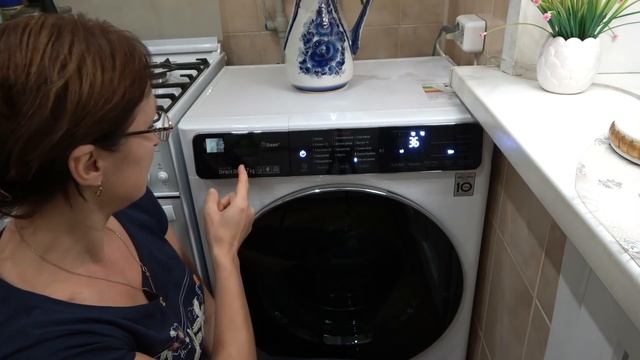 Домашнее видео. Хроника. Она прекрасна. Все при ней. Тиха, красива, музыкальна.