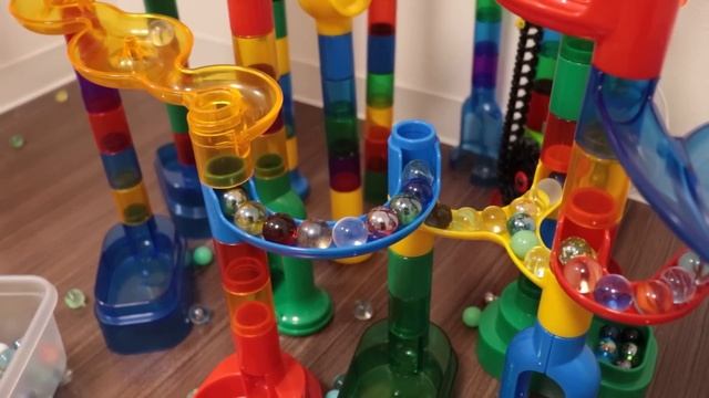 MarbleRun What happens when a lot of plastic balls collide with glass balls? ASMR Satisfying healin