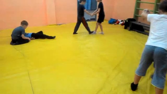 Маркин .Д. Н. Тула детская группа. Тренировка 26.09.2016 Учу детей драться и давать сдачи!