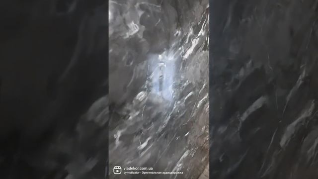 Венецианская штукатурка, акцентная стена на кухне. #венецианскаяштукатурка #черныймрамор #венеция