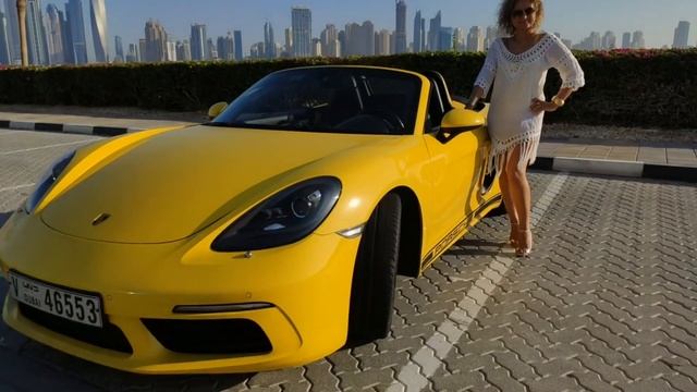 Dubai / Palm Jumeirah / Porsche Boxter / Beautiful panoramic view of Dubai Marina