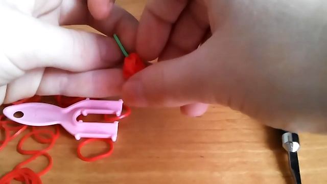 Вишенки из резиночек на рогатке