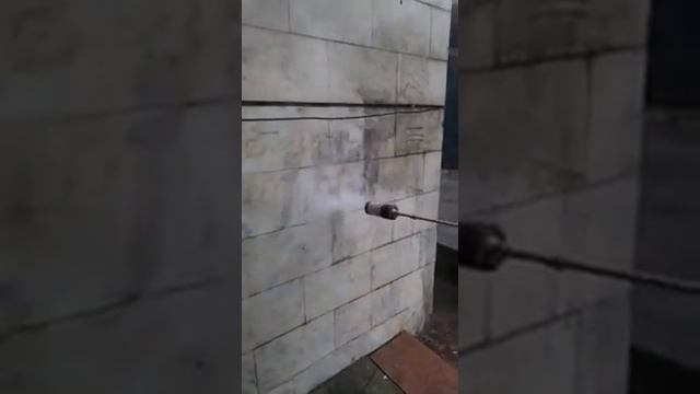 Очистка мрамора чистой водой без применения химических веществ