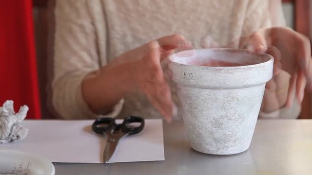 Как сделать состаренный горшок для цветов в прованском стиле