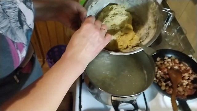 Картопляні галушки з сиром сулугуні