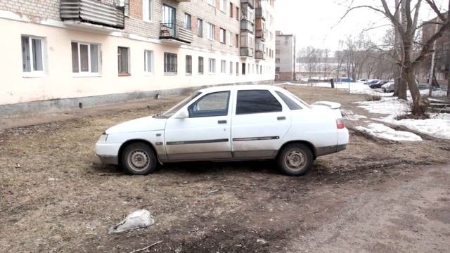 U news. Из за не хватки парковочных мест автолюбители оставляют свои автомобили прямо на газоне