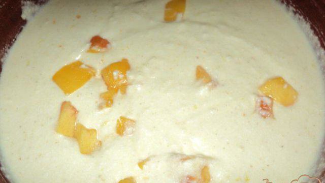Мраморный чизкейк с малиной и персиками