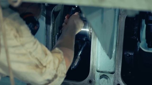 Разбираем движок на танкере