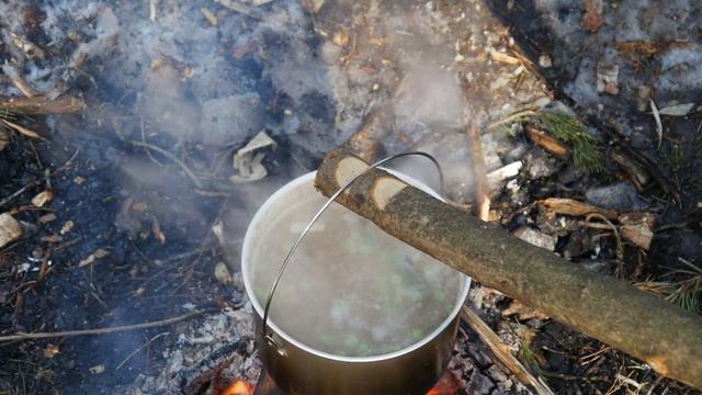 Winter BUSHCRAFT in SUNNY weather | we make a RAKE from wood | preparing SOUP | ASMR | 4K