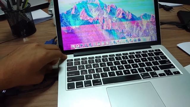 Apple MacBook Pro Retina 13" - Problema na tela como resolver? How to solve this?