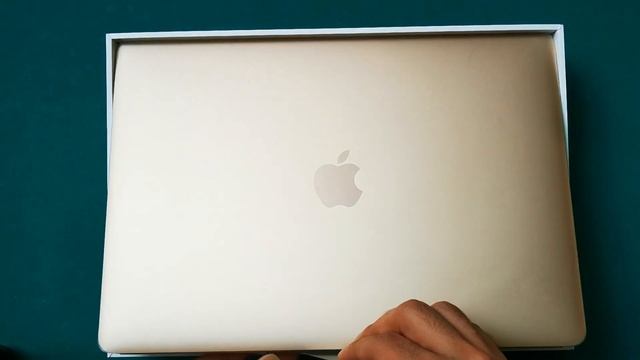 M1 MacBook Air unboxing