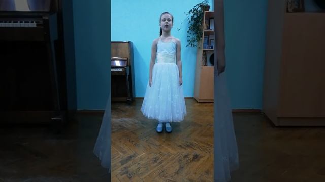 Семёнова Ирина,9 лет; муз.Р.Паулса,сл.А.Ласманиса "Сонная песенка"
