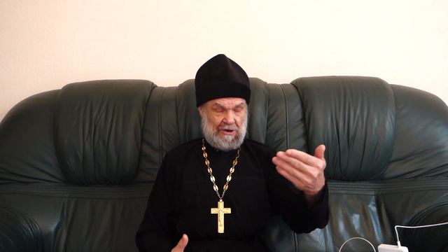 Господь сказал им в ответ: отдавайте кесарево кесарю, а Божие Богу. И дивились Ему