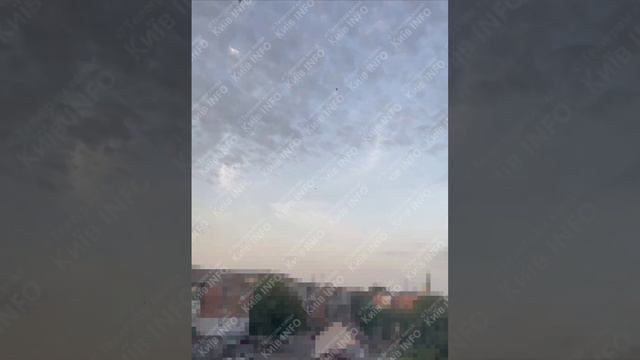 Кадры прохода четырех крылатых ракет в Киевской области сегодня утром
