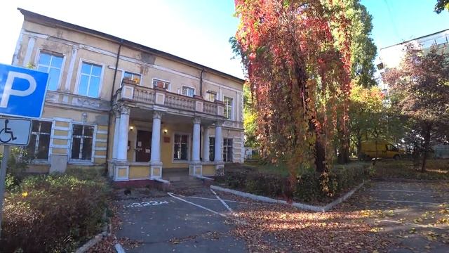 Калининград, районы города, улица  Леонова, осень