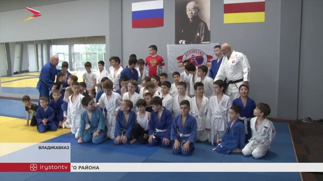 Тамерлан Тменов провёл тренировку для детей из Осетии и Белгородской области