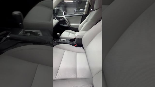 Светлый салон для Toyota RAV4