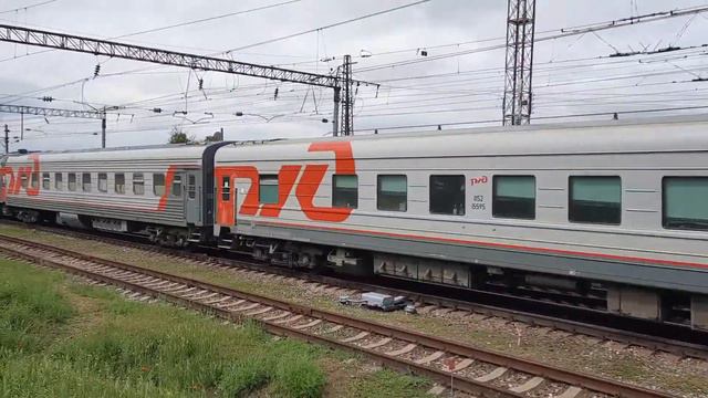 посажирский поезд "владикавказ-адлер" на станции георгиевск.