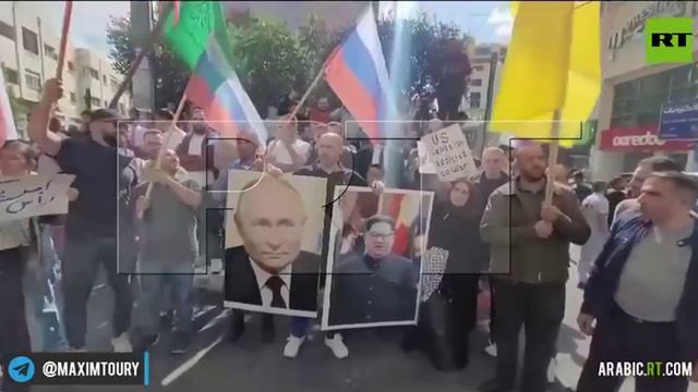 Палестинцы выходят на улицы с портретами Путина и Ким Чен Ына, а также с Российскими флагами!