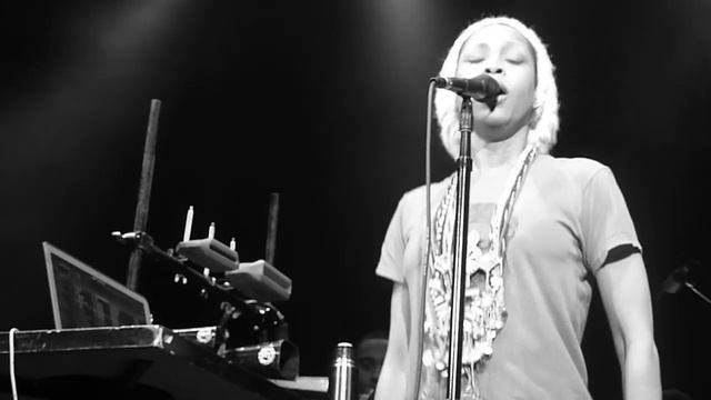 Love Of My Life - Erykah Badu Live at the Filllmore
